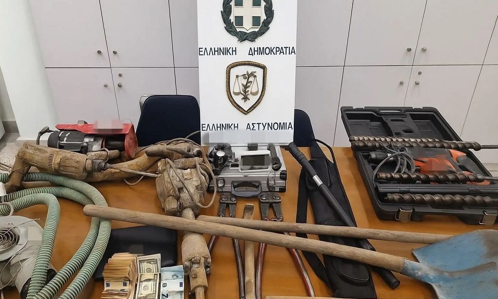 Φωκίδα: Έσκαψαν τούνελ 12 μέτρων κοντά σε αρχαιολογικό χώρο – Δύο συλλήψεις