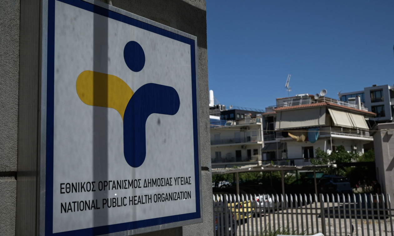 ΕΟΔΥ: 226 νέες εισαγωγές με COVID-19 και δύο θάνατοι την τελευταία εβδομάδα