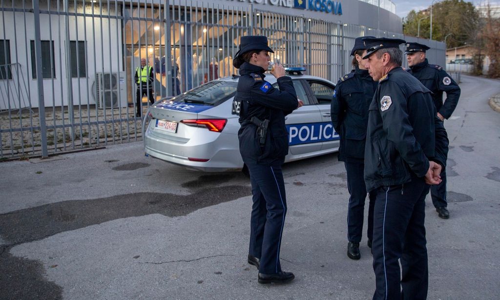 Κόσοβο: Εντοπίστηκε οπλοστάσιο σε τρέιλερ αυτοκινήτου – Σύνδεση με θανατηφόρα επίθεση του 2023