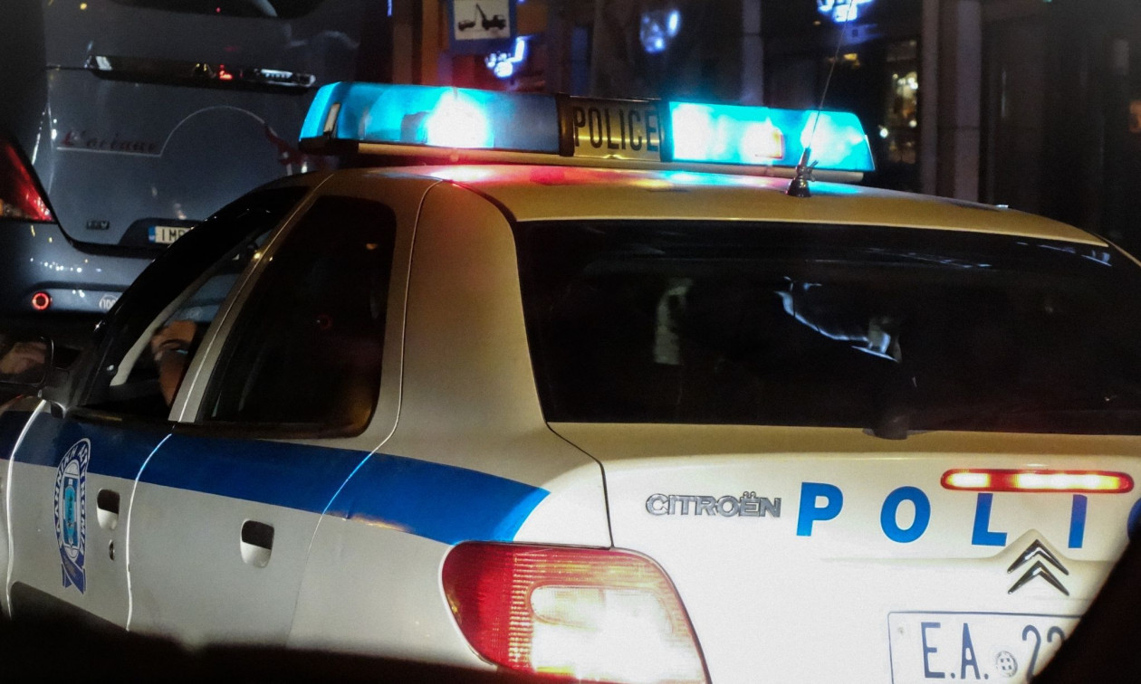 Πάτρα: Σημάδεψε οδηγό με πιστόλι στη μέση του δρόμου – Ολόκληρο οπλοστάσιο στο σπίτι του