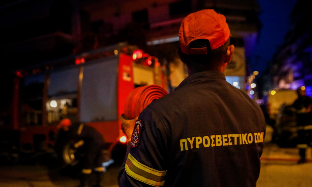 Νέα Πέραμος: Υπό μερικό έλεγχο η φωτιά – Παραμένουν στο σημείο οι πυροσβεστικές δυνάμεις