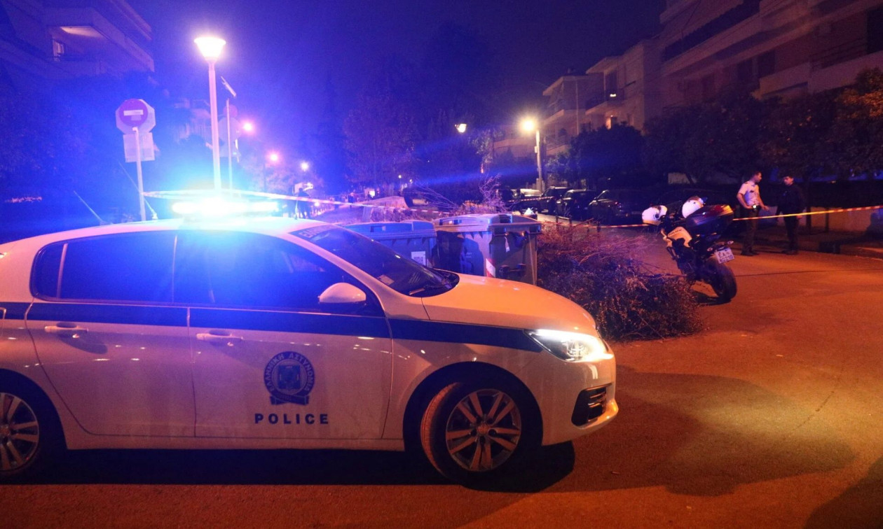 Πυροβολισμοί στο Παγκράτι: Εντοπίστηκε τραυματίας σε είσοδο πολυκατοικίας–Μεταφέρθηκε στο νοσοκομείο