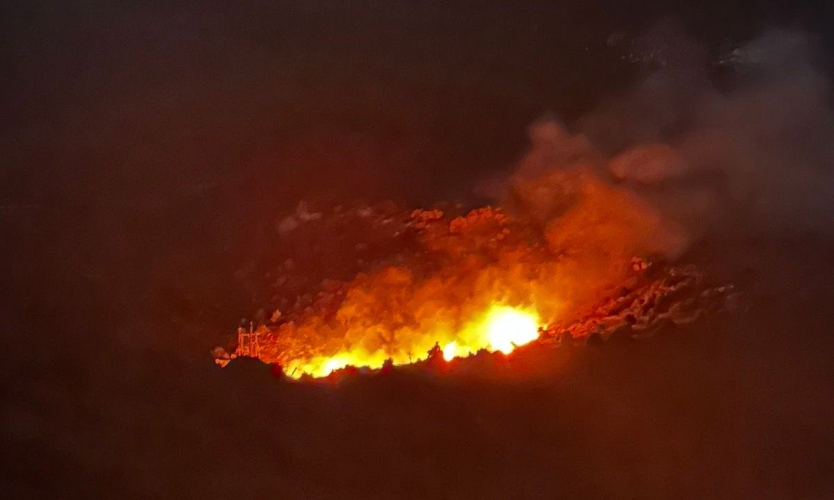 Φωτιά στην Πάρνηθα: Από έκρηξη σε πυλώνα της ΔΕΔΔΗΕ άρχισε η πυρκαγιά