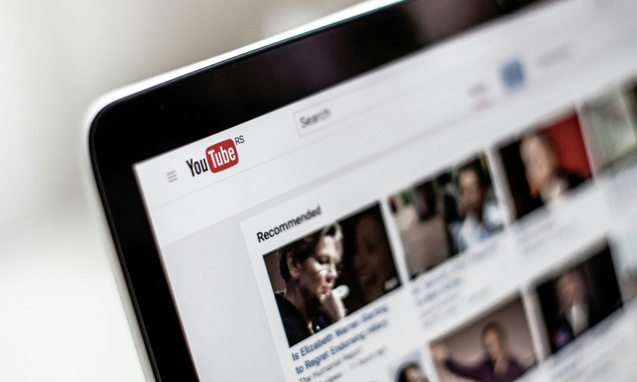 Η Google παραδέχεται την πολιτική λογοκρισία στο YouTube επί Μπάιντεν – Ανοίγει ξανά λογαριασμούς