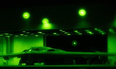 Βίντεο της Επιχείρησης Midnight Hammer: Αμερικανικά Β2 βομβαρδίζουν πυρηνικές εγκαταστάσεις του Ιράν