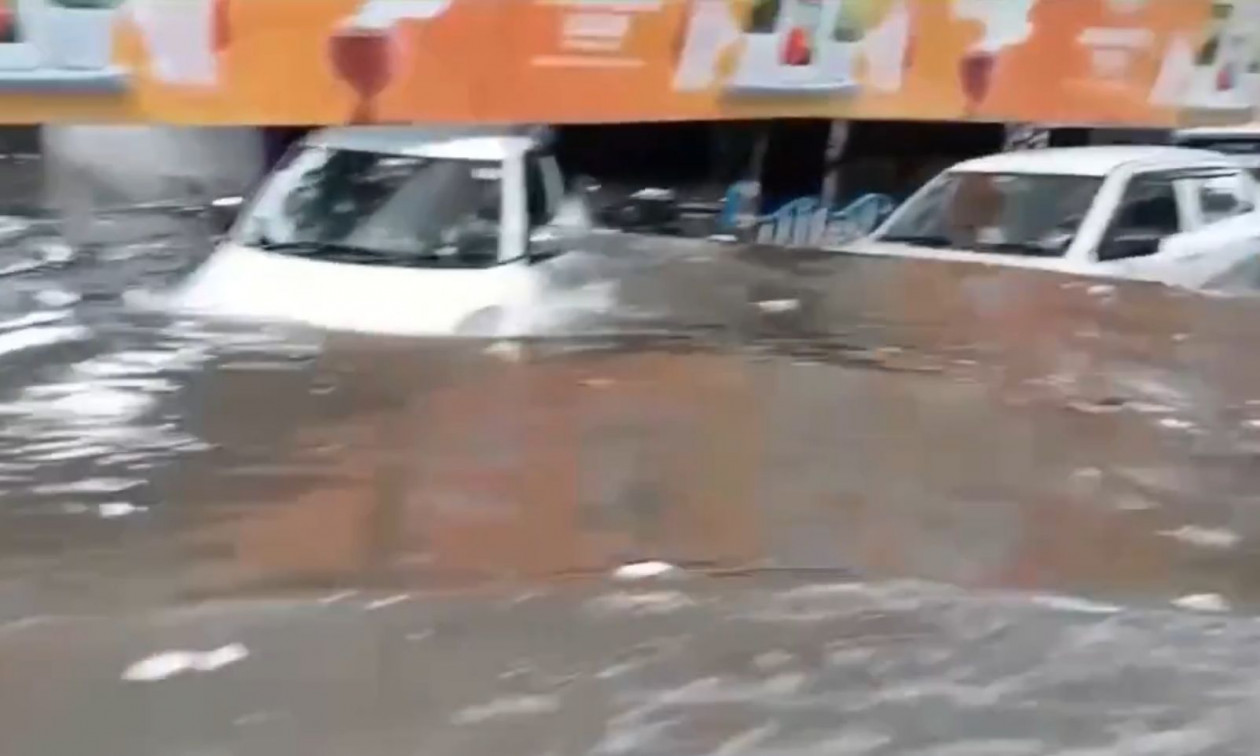 Ινδία: Τουλάχιστον 12 νεκροί από φονικές πλημμύρες στην Καλκούτα