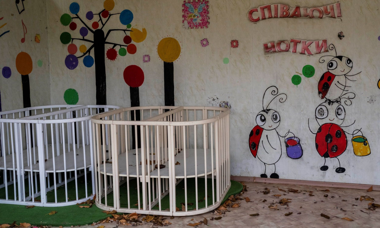 Μέσα στις «υπόγειες» παιδικές χαρές της Ουκρανίας τα παιδιά ψάχνουν το χαμένο χαμόγελο τους