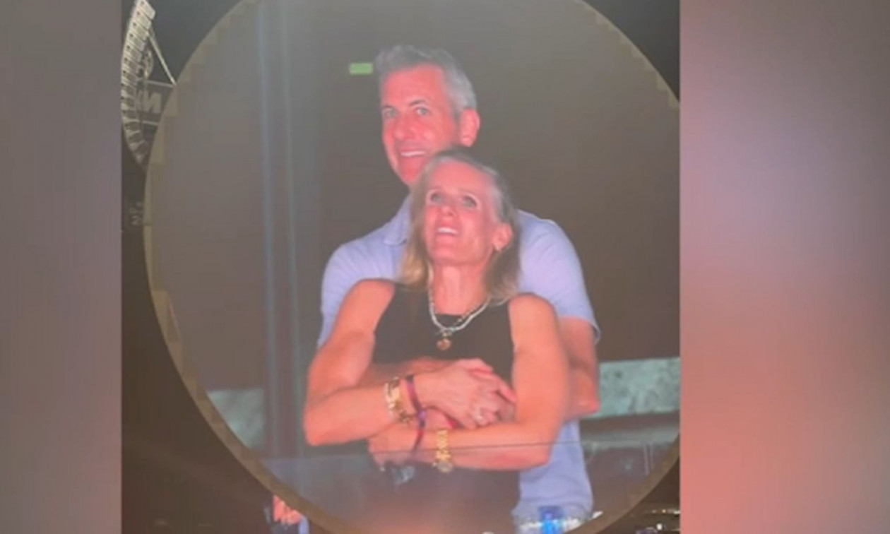 Στη συναυλία των Coldplay με την Kiss Cam ήταν και ο σύζυγος της επικεφαλής του HR με άλλη γυναίκα