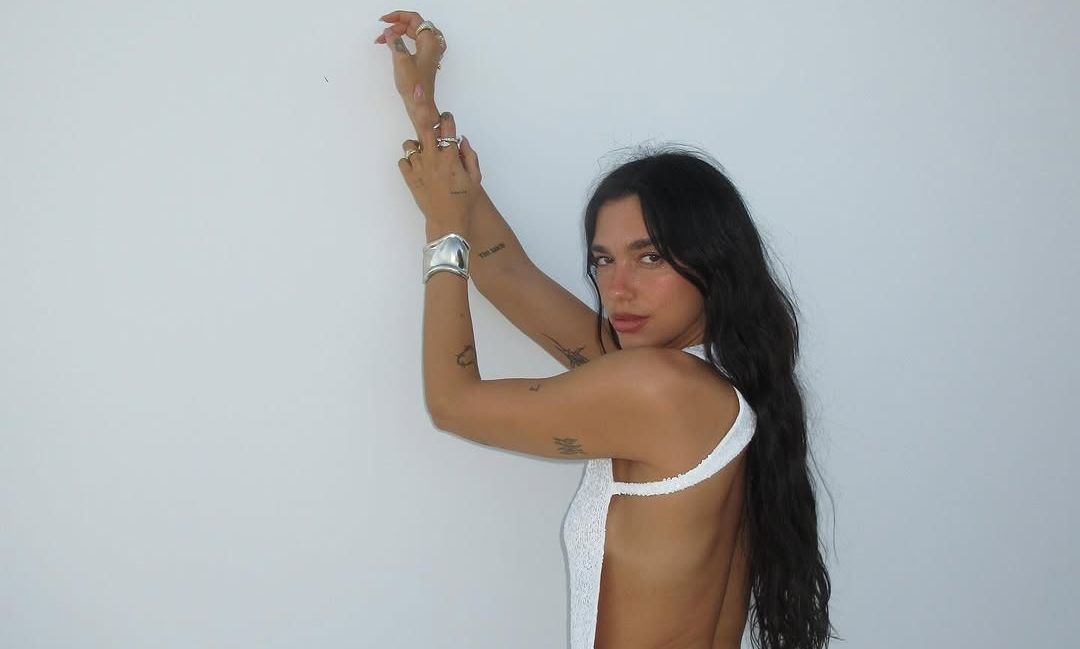 Dua Lipa: Τι απαντά στις φήμες για την απόλυση του ατζέντη της λόγω της υποστήριξής του στο Ισραήλ