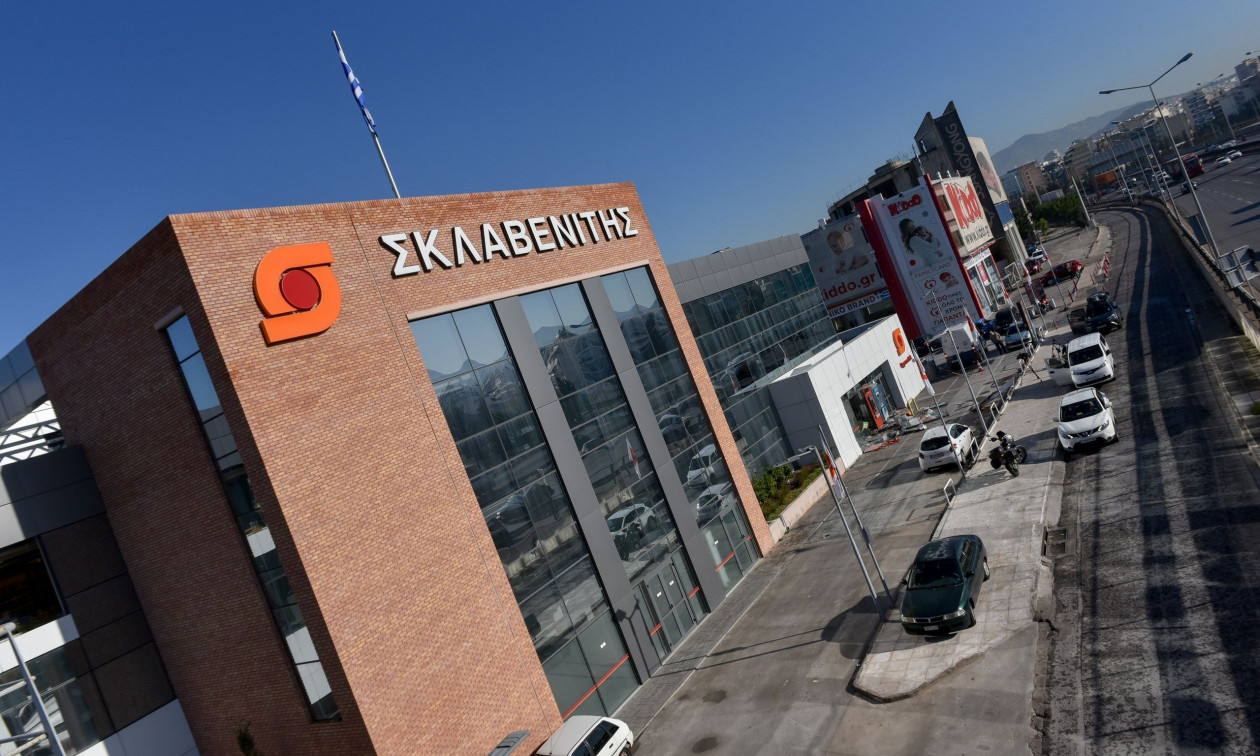 Πρόστιμο από το υπ. Ανάπτυξης – Τι απαντά ο Σκλαβενίτης για την κατηγορία παραπλάνησης καταναλωτών