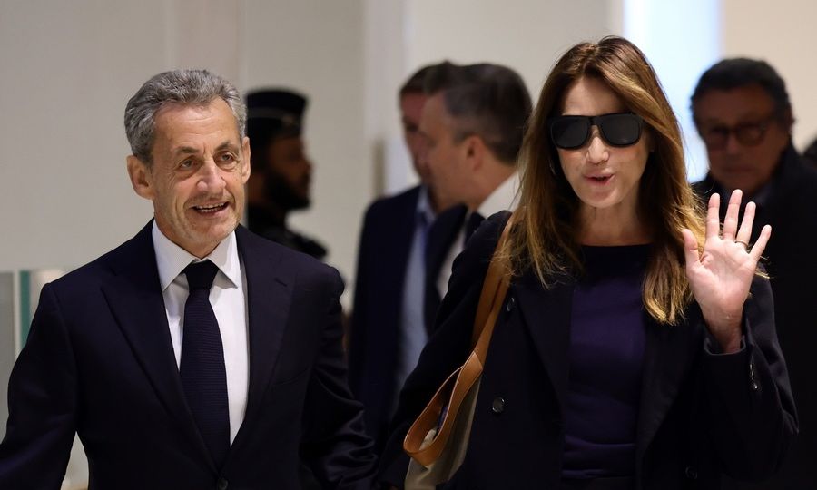 Νικολά Σαρκοζί: Στο πλευρό του η συζυγός του Κάρλα Μπρούνι και οι τρεις γιοί τους