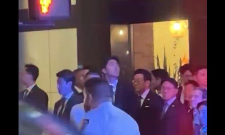 Τρίτωσε: Μετά από Μακρόν και Ερντογάν η αυτοκιντοπομπή Τραμπ μπλόκαρε και τον Νοτιοκορεάτη πρόεδρο