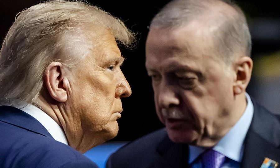 H συμβολική κίνηση του Τραμπ πριν από τη συνάντηση με τον Ερντογάν