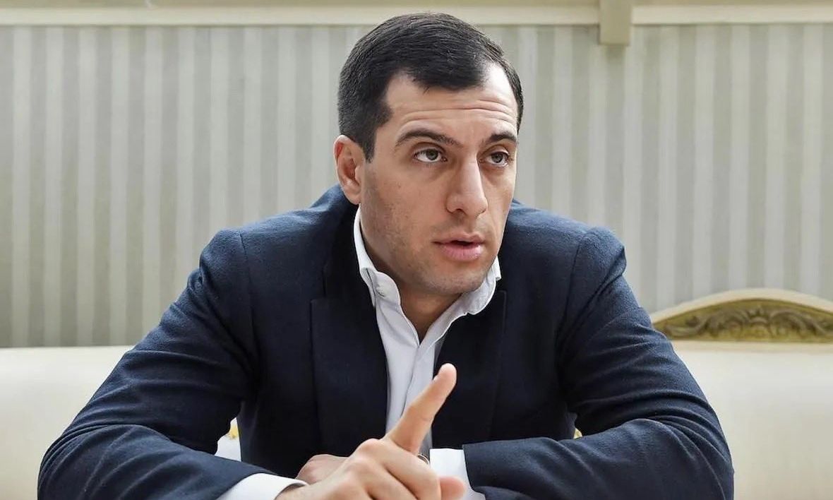 Μυστηριώδης θάνατος πρώην Ρώσου αξιωματούχου – Νεκρός μέσα στην τουαλέτα της αρμένικης πρεσβείας