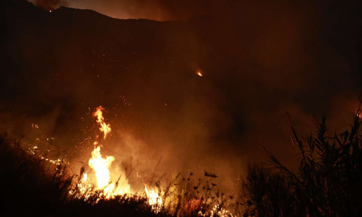 Φωτιά τα μεσάνυχτα στα Ανώγεια Ρεθύμνου