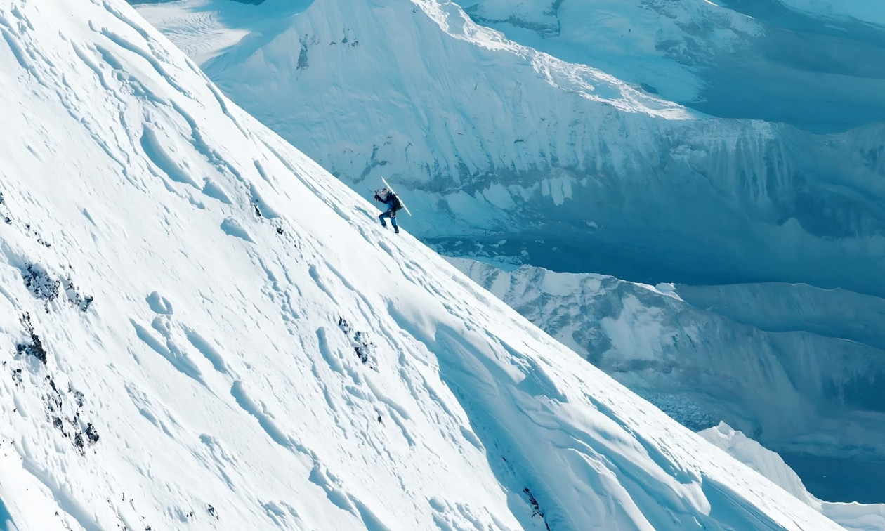 Ιστορική πρωτιά Πολωνού σκιέρ – Ανέβηκε και κατέβηκε το Έβερεστ χωρίς οξυγόνο – Βίντεο