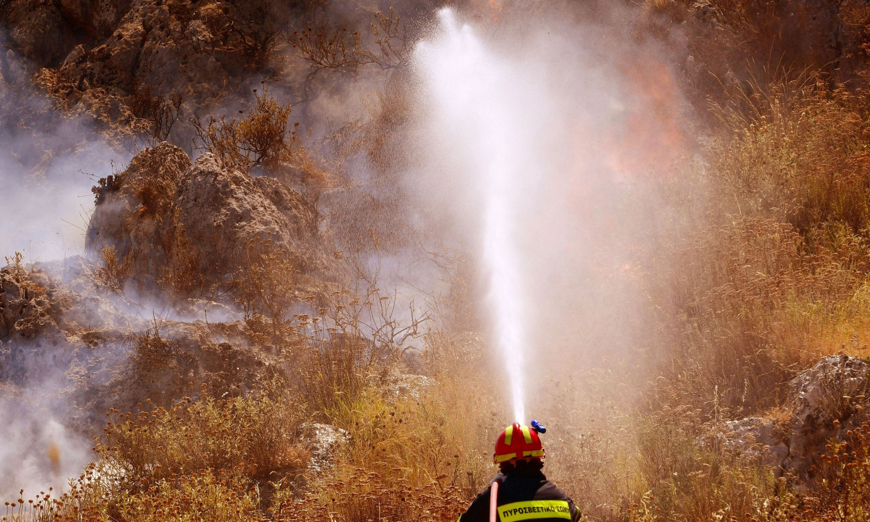 Φωτιά στο Αγρίνιο – Στη μάχη 3 εναέρια μέσα
