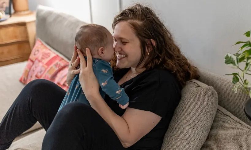 Γέννησε το παιδί του στρατιώτη συζύγου της που σκοτώθηκε στη Γάζα, 19 μήνες μετά τον θάνατό του