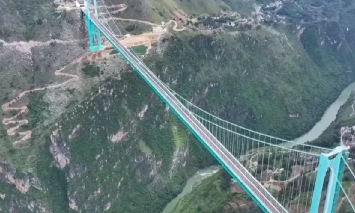 Κίνα: Στην κυκλοφορία η ψηλότερη γέφυρα στον κόσμο – Από τις δύο ώρες στα δύο λεπτά η διαδρομή