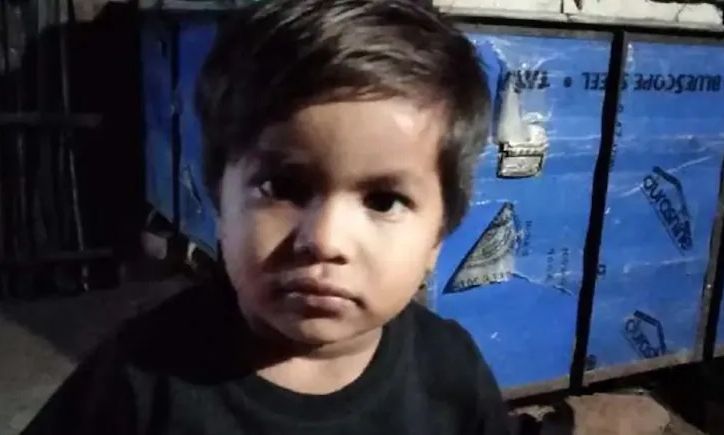 Ινδία: Ληστής αποκεφάλισε με φτυάρι 5χρονο μπροστά στα μάτια της μητέρας του