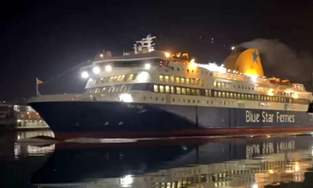 Απρόοπτο στο Blue Star Δήλος – Πλέει προς το λιμάνι της Σύρου λόγω άρρωστου νεαρού επιβάτη