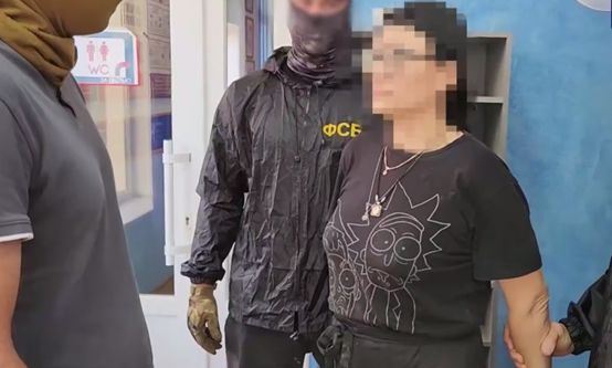 Ρωσίδα σεφ θα δηλητηρίαζε στρατιώτες της SVO – Βίντεο από τη στιγμή της σύλληψής της