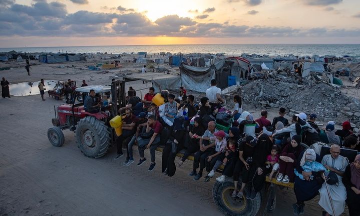 Guardian: Το σχέδιο για τη μεταπολεμική Γάζα «θα παραγκωνίσει τους Παλαιστινίους»