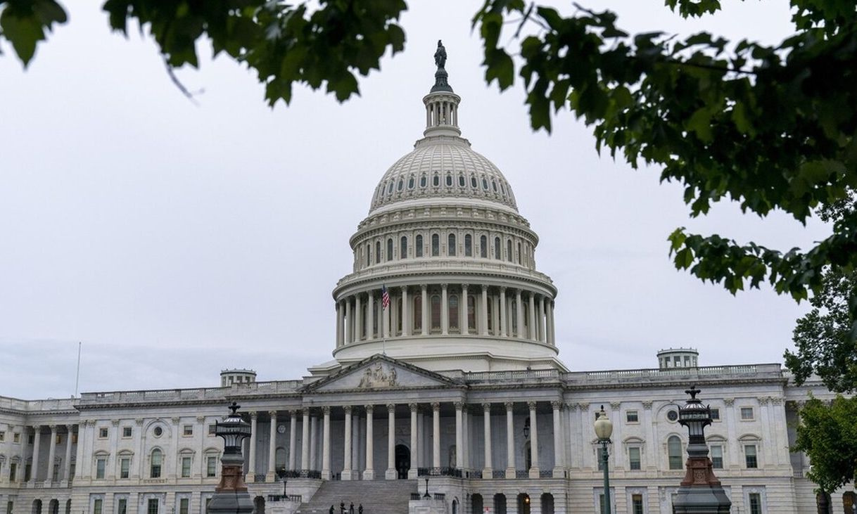 ΗΠΑ: Έρχεται «λουκέτο» στην κυβέρνηση – «Δεν βάζεις όπλο στον κρόταφο του αμερικανικού λαού»