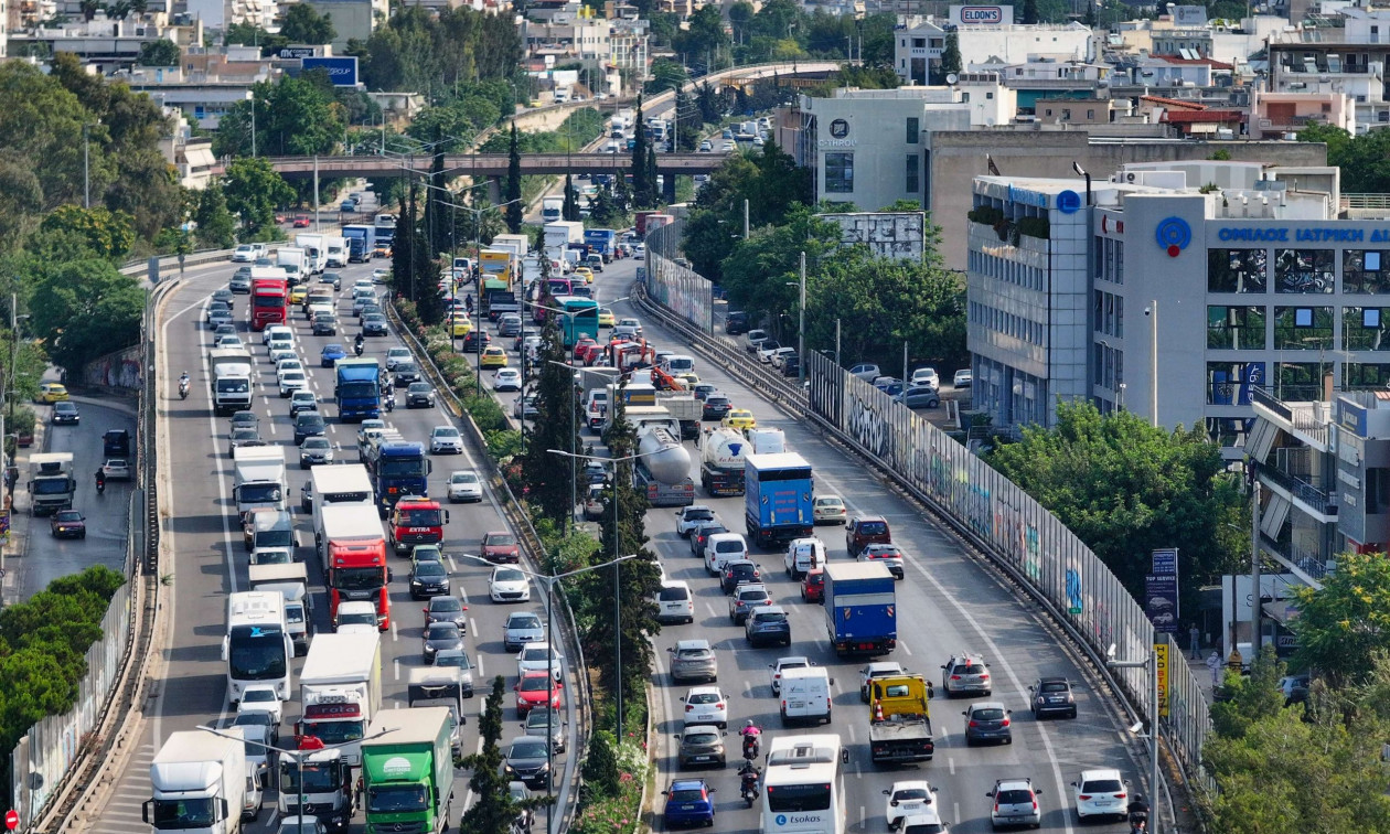 Κίνηση τώρα: «Κόλαση» σε Κηφισό και Κηφισίας, μεγάλες καθυστερήσεις σε Αττική Οδό, Μεσογείων