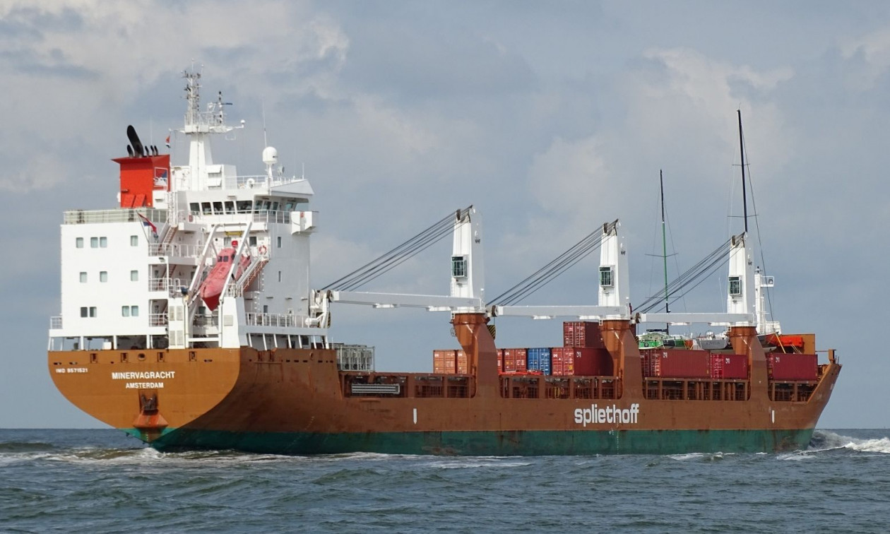 Υεμένη – Επιχείρηση «Ασπίδες»: Διάσωση των μελών του εμπορικού πλοίου που δέχτηκε επίθεση