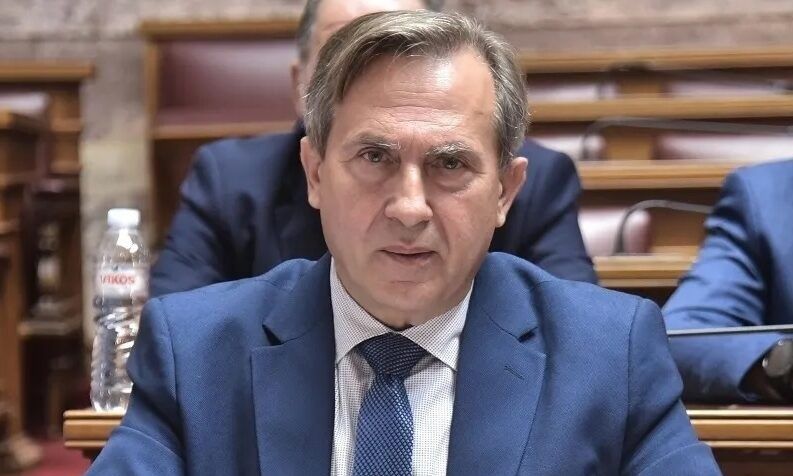 Ο βουλευτής που διέγραψε η «Νίκη» απαντά – Τι καταγγέλει για συμφέροντα και ηγεσία