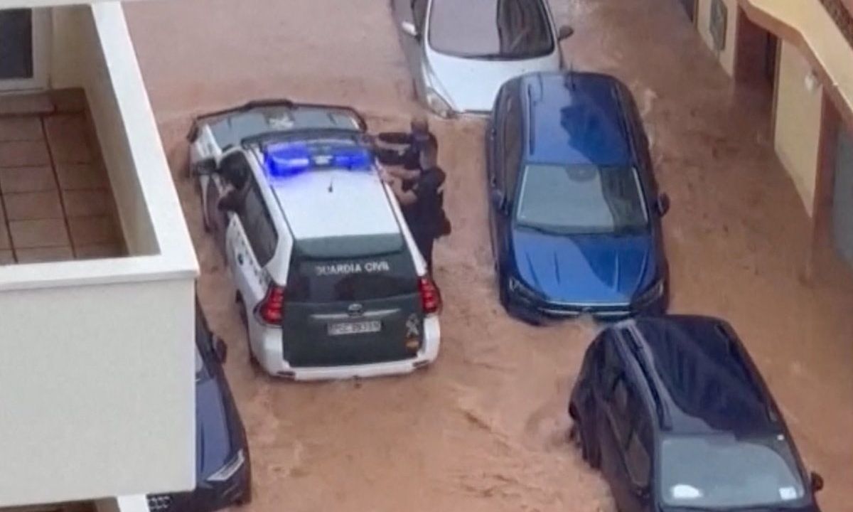 Ισπανία: Σε κόκκινο συναγερμό Ίμπιζα και Φορμεντέρα εξαιτίας βροχής – Έκλεισαν σχολεία και παραλίες