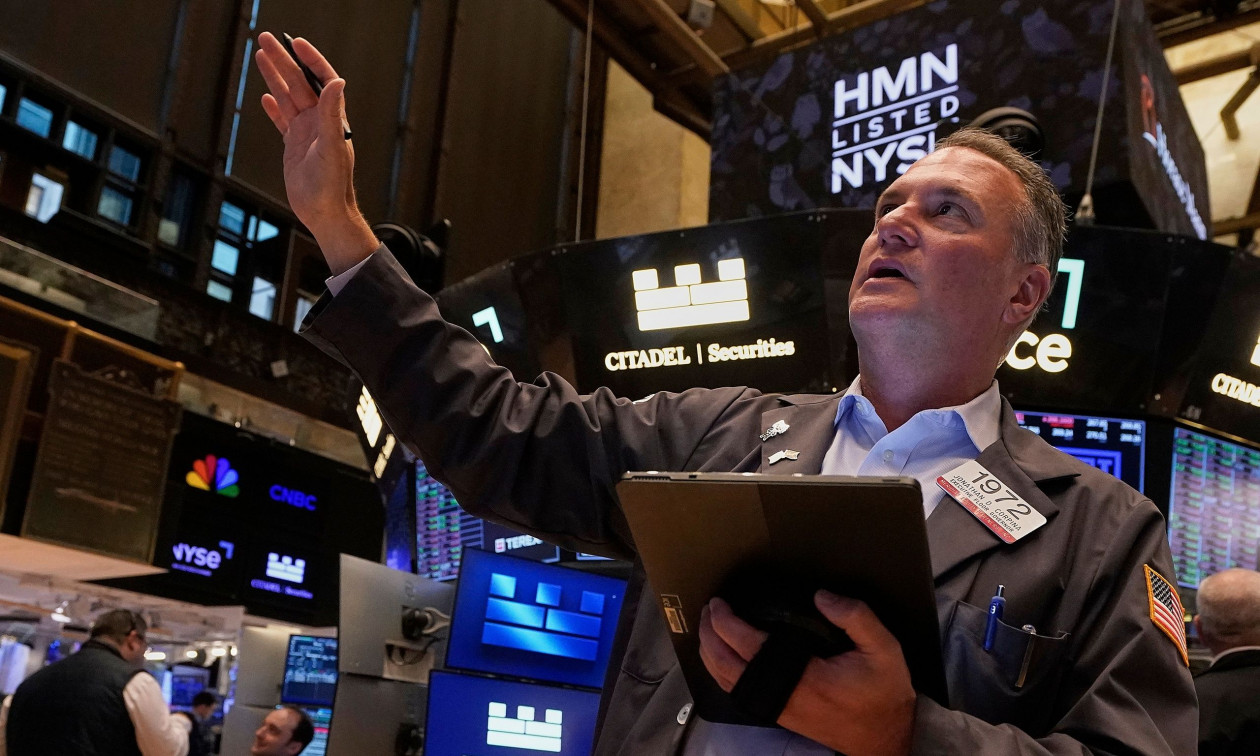 Κέρδη και ρεκόρ στη Wall Street, παρά την απειλή του shutdown