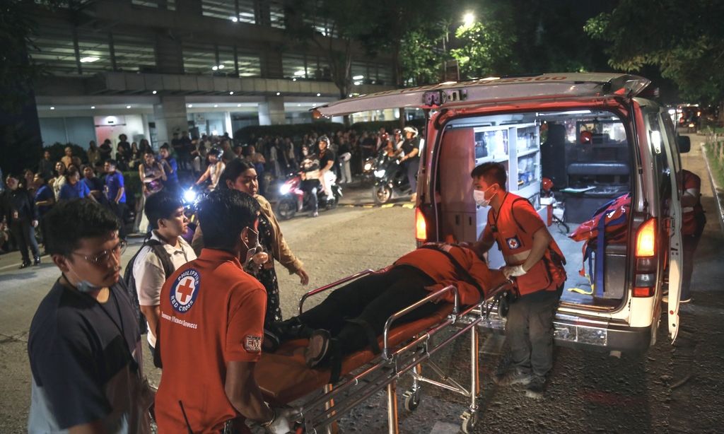 Σεισμός 6,9 Ρίχτερ στις Φιλιππίνες: Τους 20 έφτασαν οι νεκροί – Αγωνία για τους εγκλωβισμένους