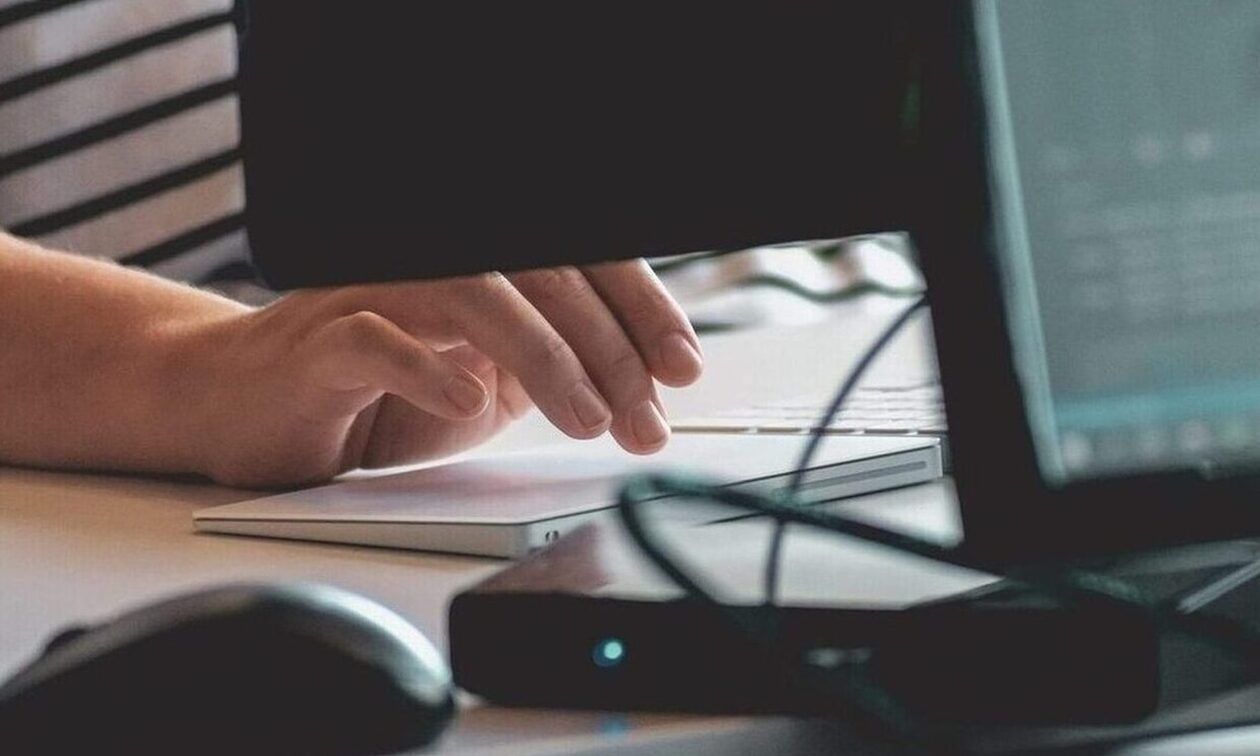 Νέο εργασιακό νομοσχέδιο: Τι θα ισχύει για άδειες, προσλήψεις, ωράριο, υπερωρίες και 4ημερη εργασία