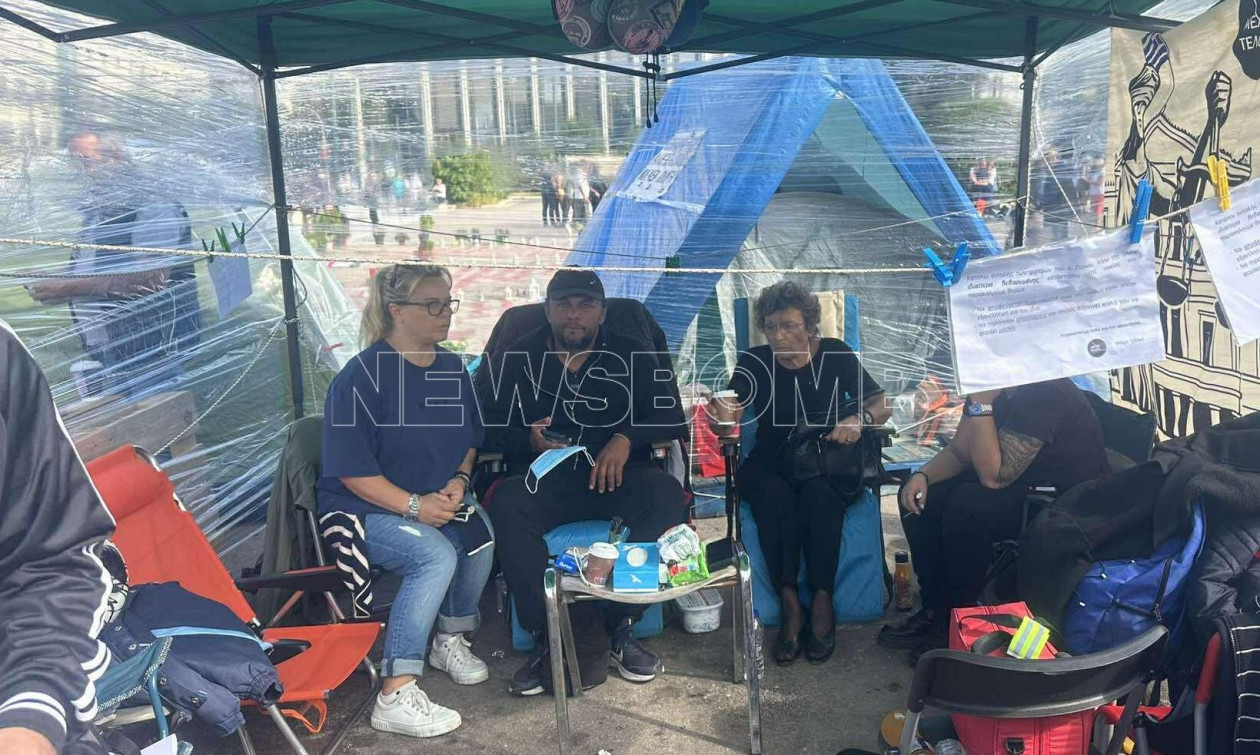 Πάνος Ρούτσι: Αποχώρησε από το Σύνταγμα λόγω της απεργίας – Εικόνες