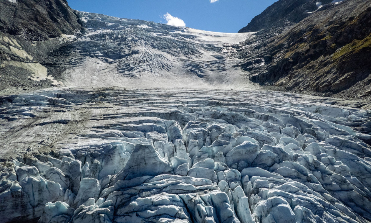 Κλιματική καταστροφή στις Άλπεις: Οι παγετώνες της Ελβετίας έχασαν το 3% του όγκου τους