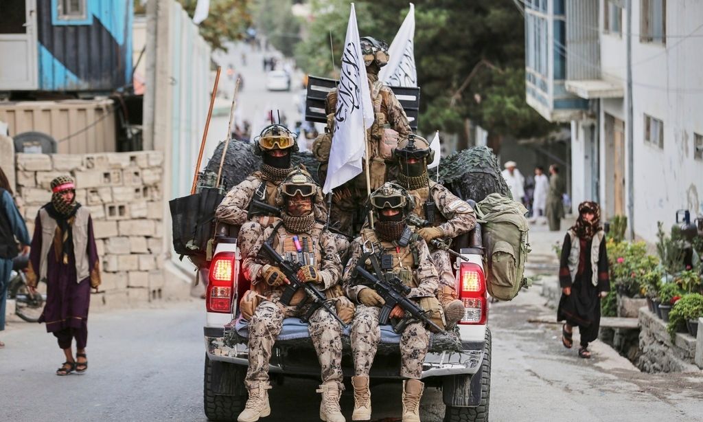 Αφγανιστάν: Πολίτες «κατασκηνώνουν» στα σύνορα με το Πακιστάν για να έχουν πρόσβαση στο διαδίκτυο