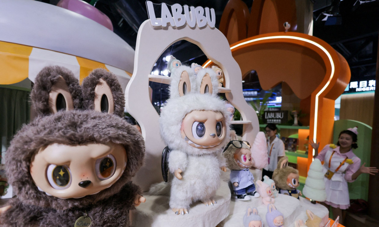Labubu: Τρόπο ζωής θέλει να κάνει το κουκλάκι η κινεζική Pop Mart που αντιγράφει μεθόδους… Disney