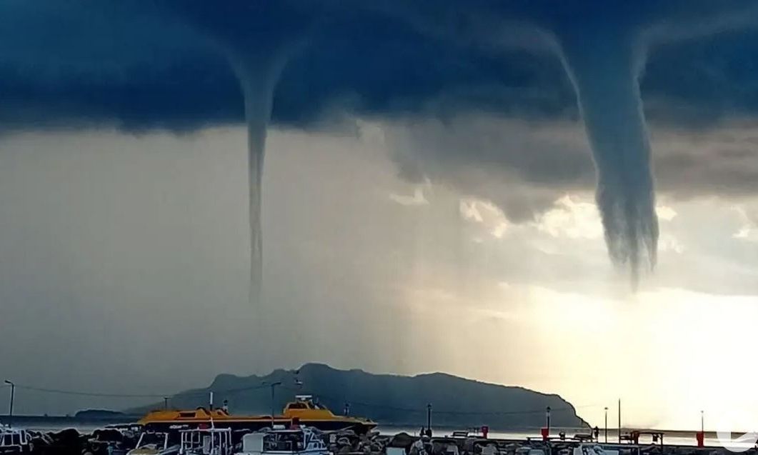 Διπλός υδροστρόβιλος σχηματίστηκε στο Αγκίστρι