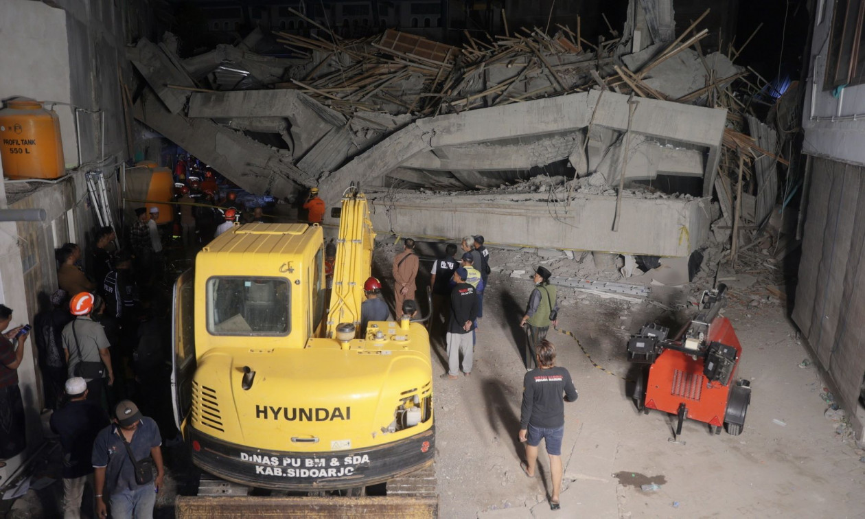 Ινδονησία: Αγωνία για 59 ανθρώπους που παραμένουν παγιδευμένοι από τη Δευτέρα σε συντρίμμια κτηρίου