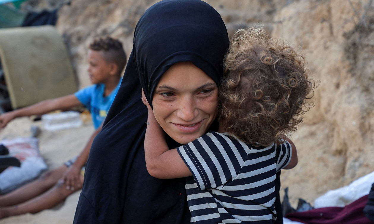 Η «οδύσσεια» μίας μάνας στη Γάζα: Έχασε τρία παιδιά, δίνει μάχη να σωθεί το τέταρτο