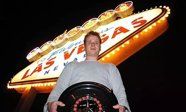 Ή όλα ή τίποτα: Ο άνθρωπος που πούλησε ό,τι είχε και τα πόνταρε σε μία μόνο περιστροφή ρουλέτας