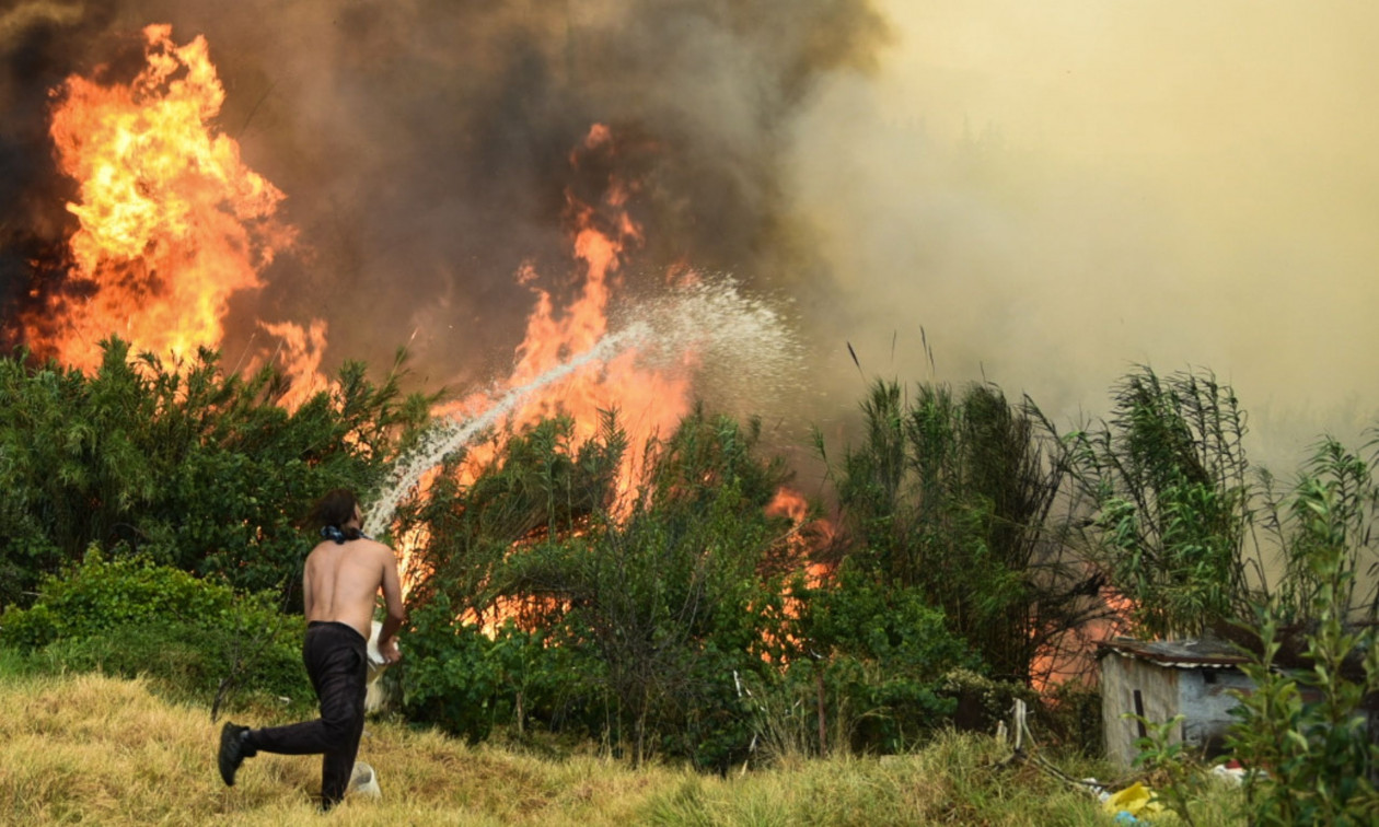 Κρήτη: Πυρκαγιά στους Μαλάδες – Προειδοποίηση από το 112