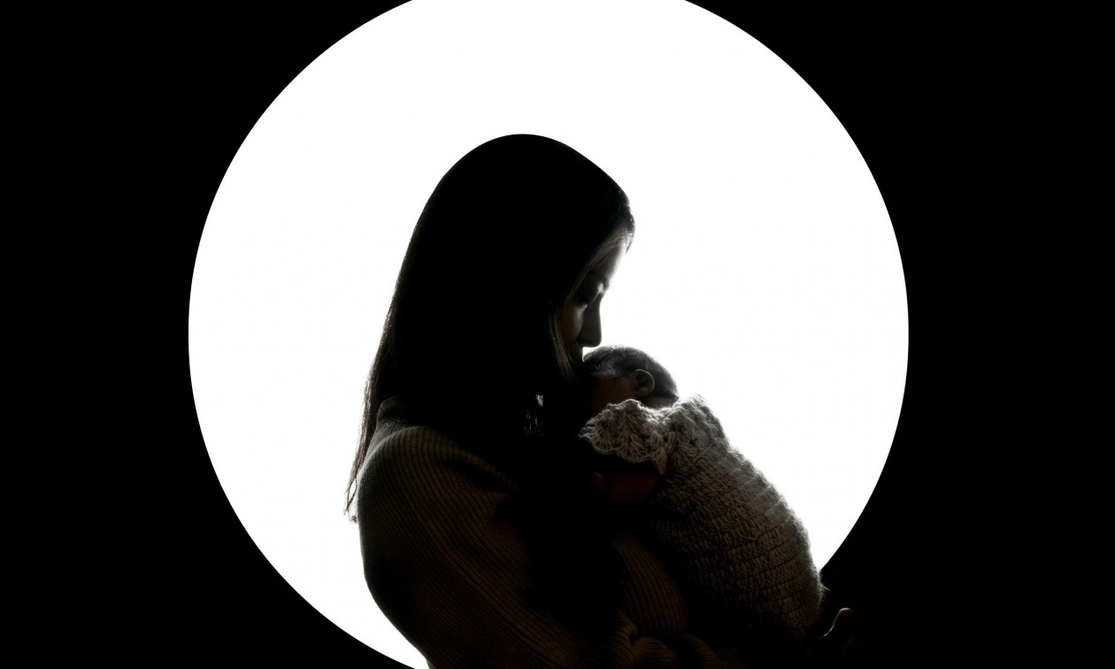 Ινδία: Μωρό τριών ημερών θάφτηκε ζωντανό από τους γονείς του και επέζησε