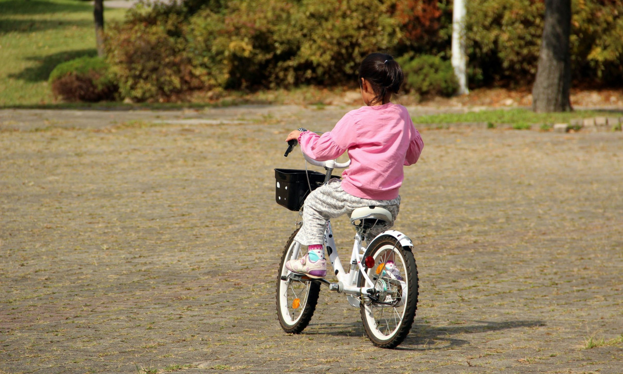 Λάρισα: Αγωνία για κορίτσι που τραυματίστηκε σοβαρά πέφτοντας από το ποδήλατο