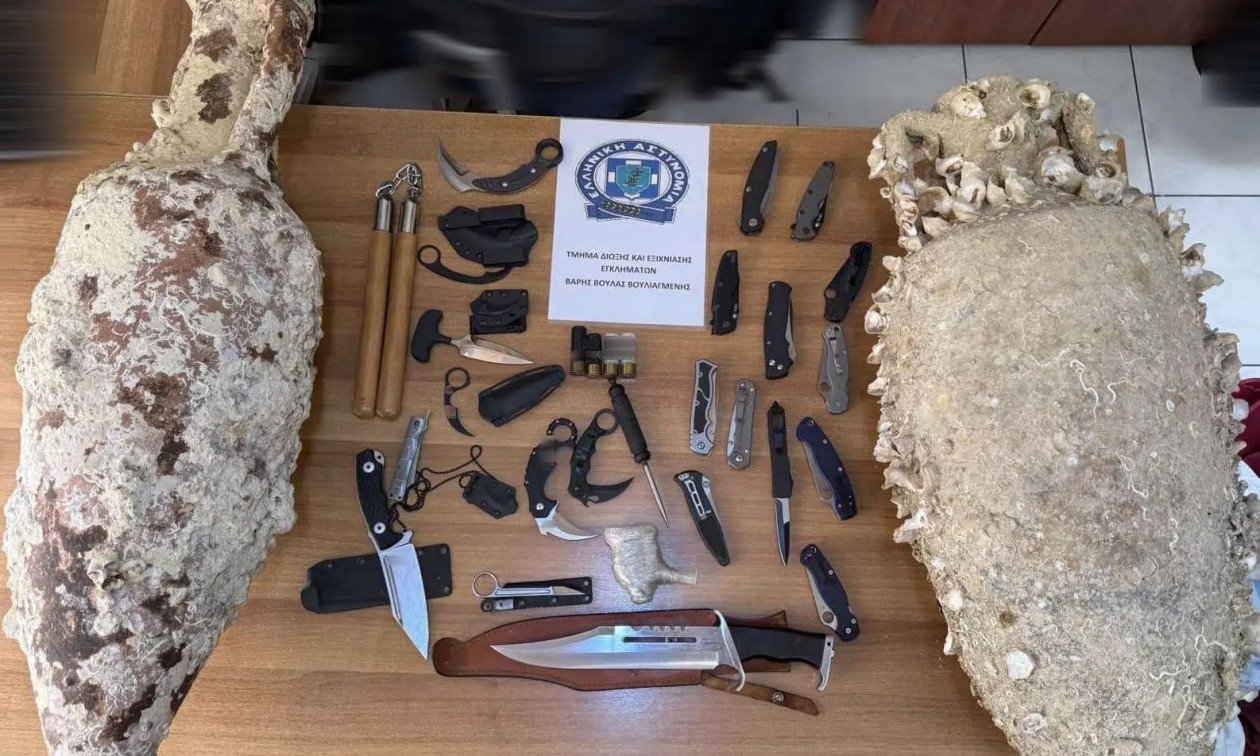 Βουλιαγμένη: Χειροπέδες σε 47χρονο – Είχε στην κατοχή του πλήθος μαχαιριών και αρχαία