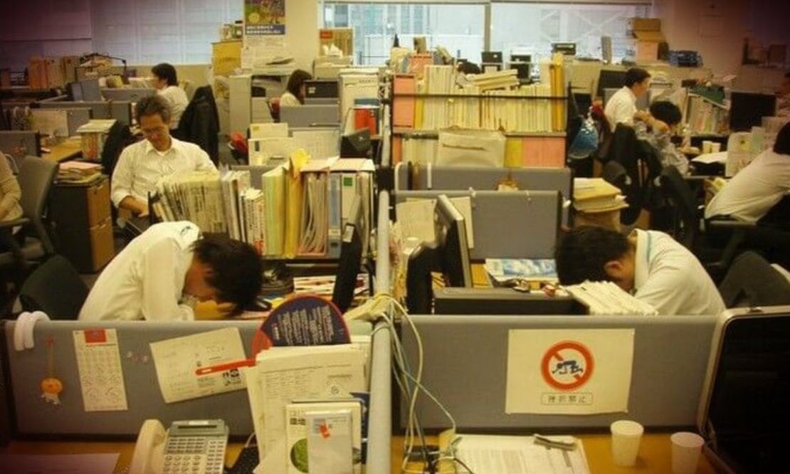 Θύματα Καρόσι: Πεθαίνοντας από υπερεργασία – Η διαχρονική «μάστιγα» της Ιαπωνίας