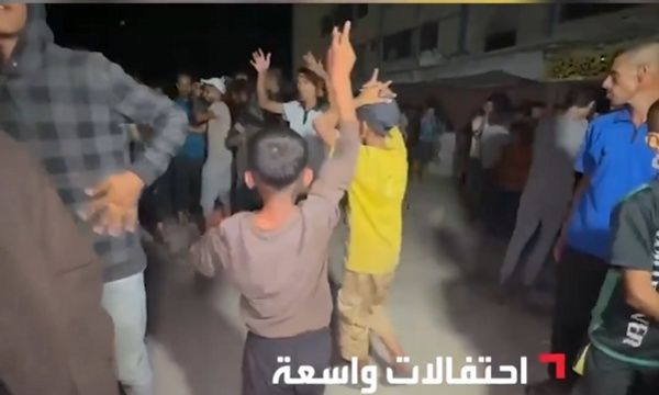 Γάζα: Πανηγυρισμοί μετά την αποδοχή της συμφωνίας από τη Χαμάς – «Ελπίδα» από τους γονείς των ομήρων