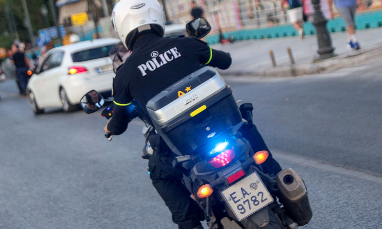 Εξιχνιάστηκε η επίθεση με πυροβολισμούς στο Κίτσι Κορωπίου: Οι δύο συλλήψεις και τα όπλα